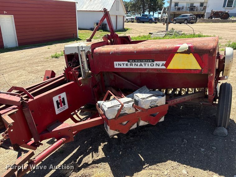 image for item DO5253 International Harvester 47 small square baler