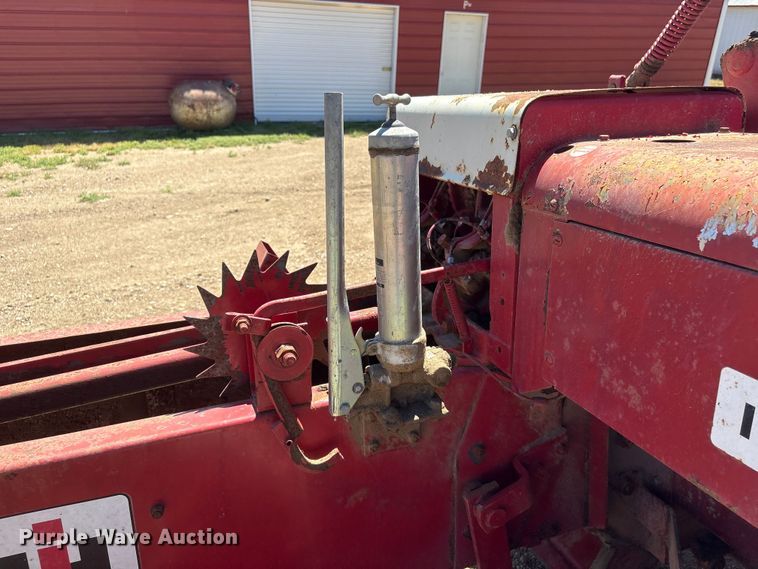image for item DO5253 International Harvester 47 small square baler