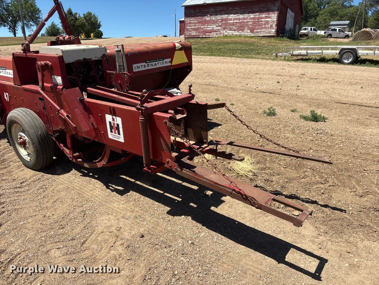 image for item DO5253 International Harvester 47 small square baler