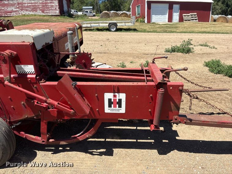 image for item DO5253 International Harvester 47 small square baler