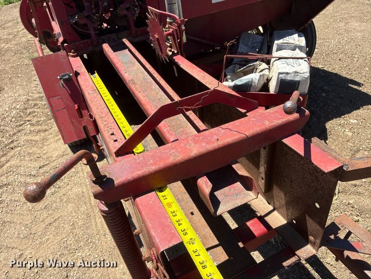 image for item DO5253 International Harvester 47 small square baler
