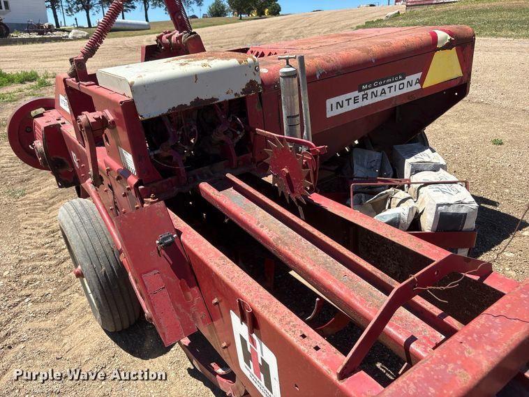 image for item DO5253 International Harvester 47 small square baler