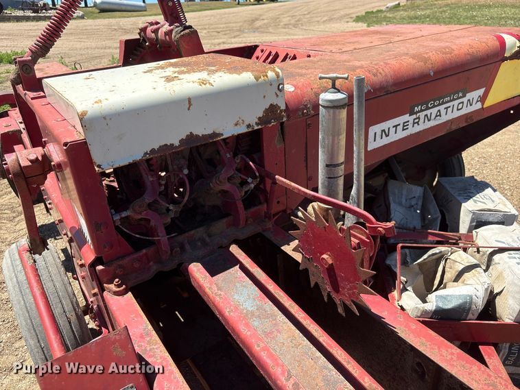 image for item DO5253 International Harvester 47 small square baler