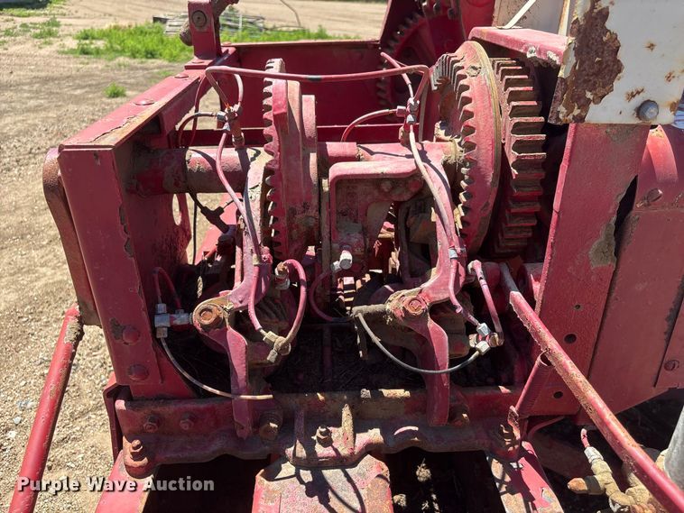image for item DO5253 International Harvester 47 small square baler