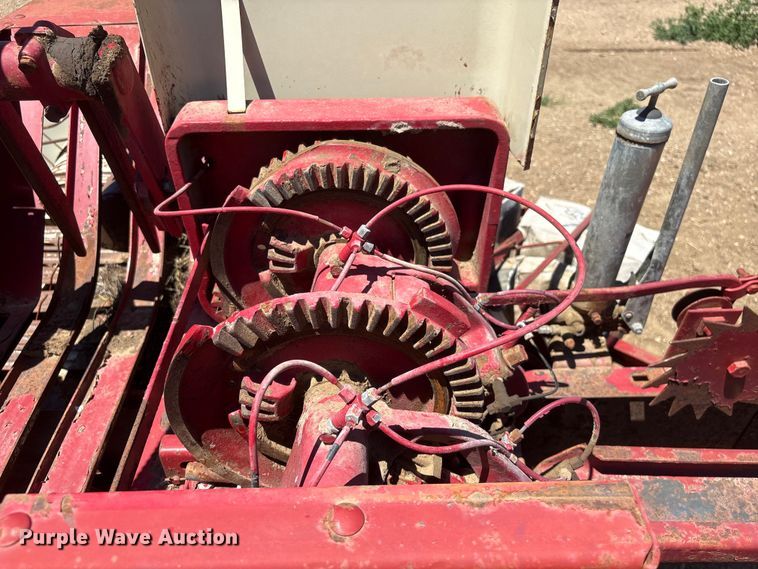 image for item DO5253 International Harvester 47 small square baler