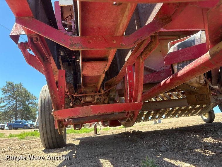 image for item DO5253 International Harvester 47 small square baler