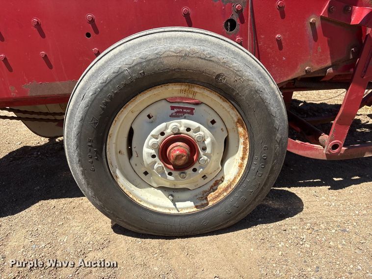 image for item DO5253 International Harvester 47 small square baler