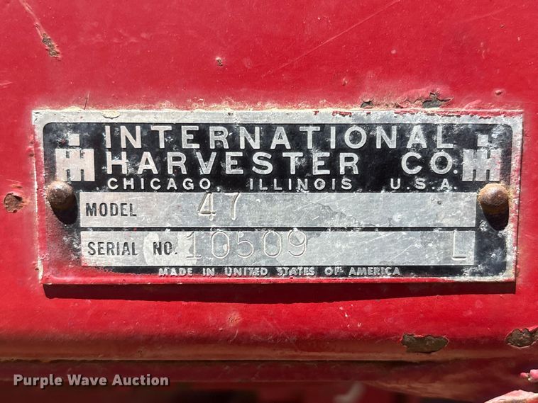 image for item DO5253 International Harvester 47 small square baler