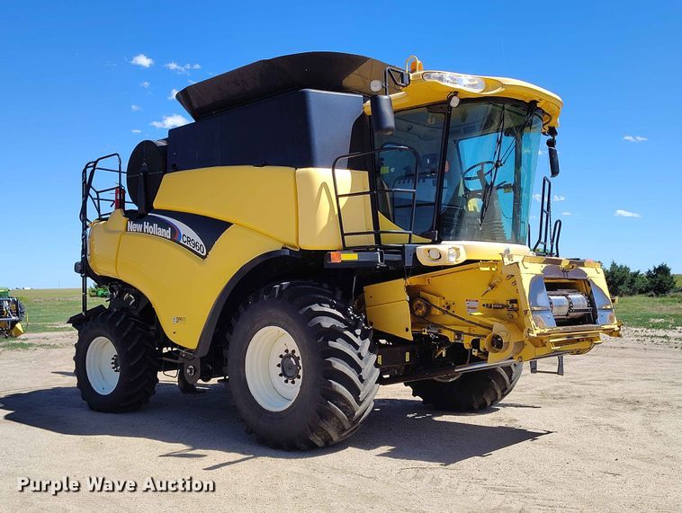 image for item ED0143 2005 New Holland CR960 combine