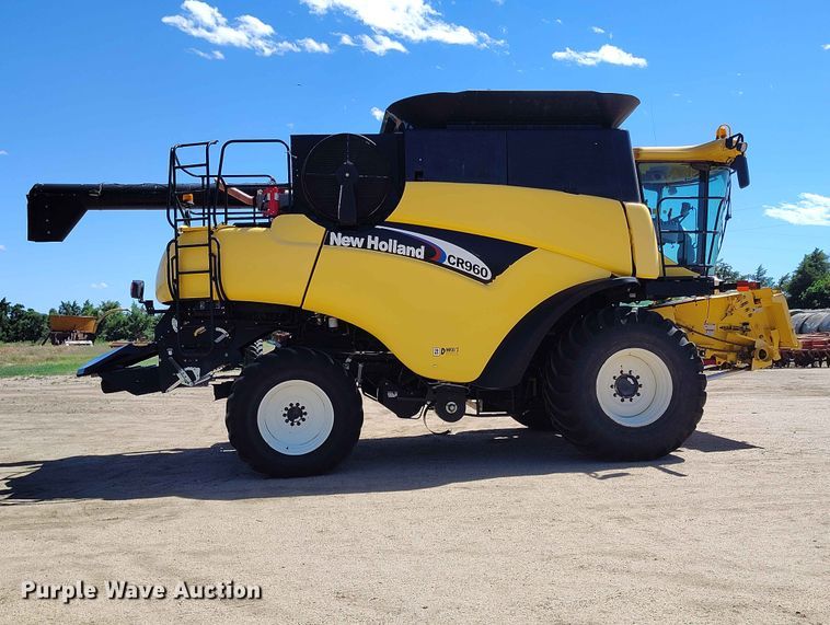 image for item ED0143 2005 New Holland CR960 combine