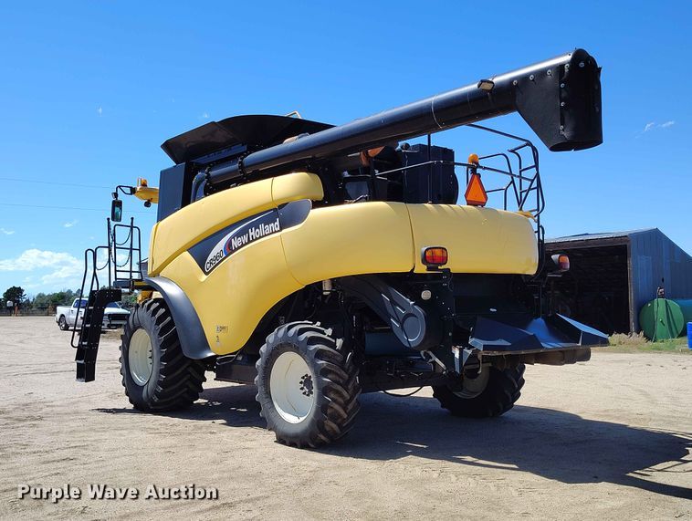 image for item ED0143 2005 New Holland CR960 combine