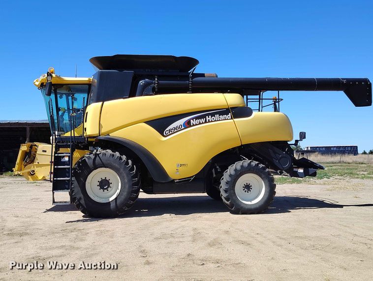 image for item ED0143 2005 New Holland CR960 combine