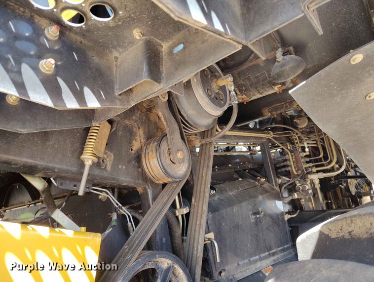 image for item ED0143 2005 New Holland CR960 combine