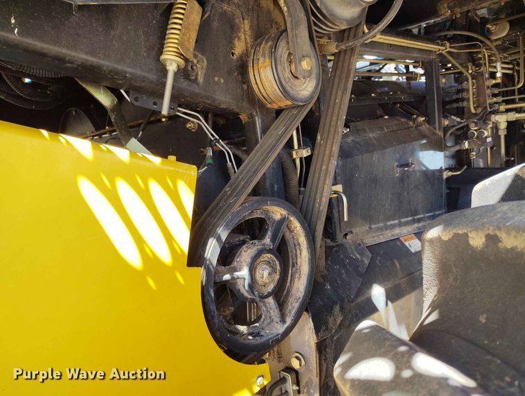 image for item ED0143 2005 New Holland CR960 combine