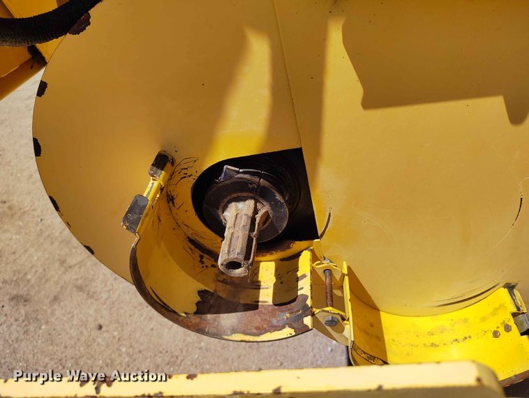 image for item ED0143 2005 New Holland CR960 combine