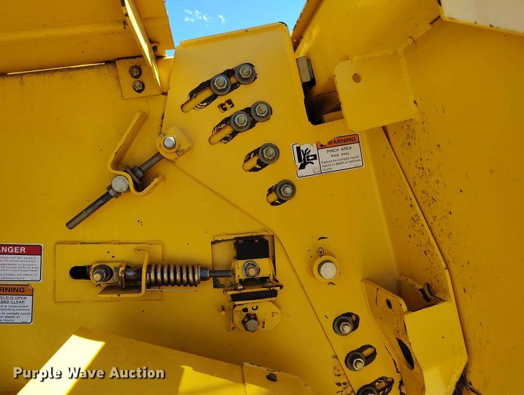 image for item ED0143 2005 New Holland CR960 combine