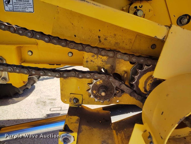 image for item ED0143 2005 New Holland CR960 combine