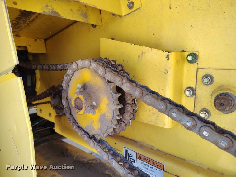 image for item ED0143 2005 New Holland CR960 combine