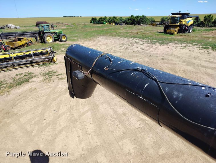 image for item ED0143 2005 New Holland CR960 combine