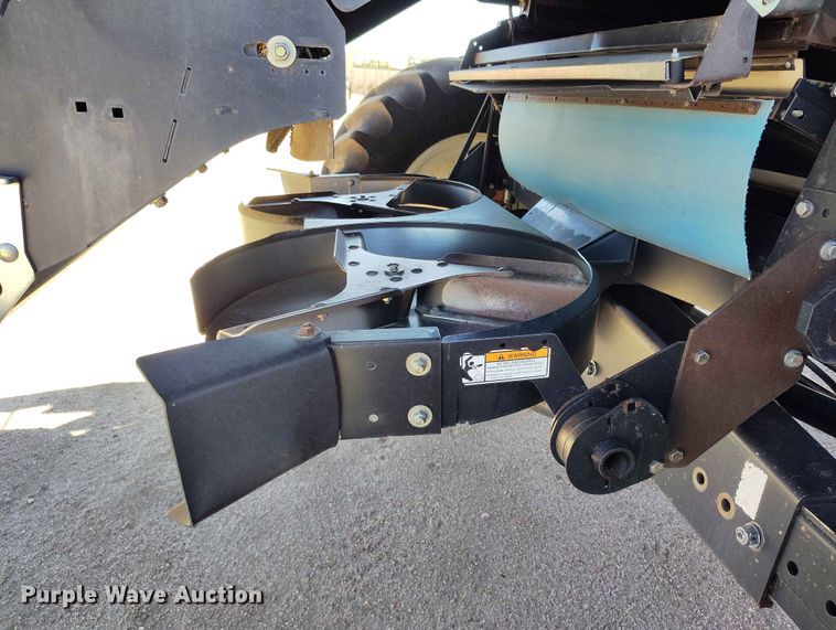 image for item ED0143 2005 New Holland CR960 combine
