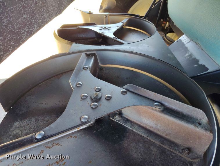 image for item ED0143 2005 New Holland CR960 combine