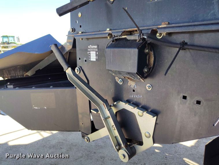 image for item ED0143 2005 New Holland CR960 combine