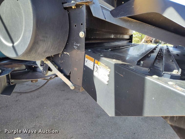 image for item ED0143 2005 New Holland CR960 combine