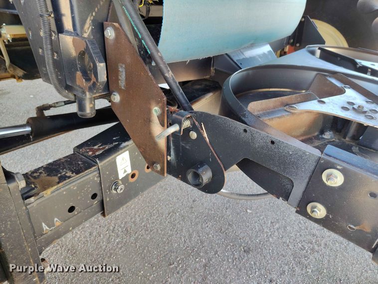 image for item ED0143 2005 New Holland CR960 combine
