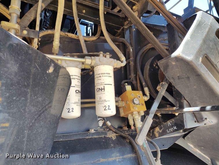 image for item ED0143 2005 New Holland CR960 combine