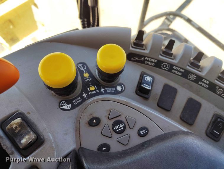 image for item ED0143 2005 New Holland CR960 combine