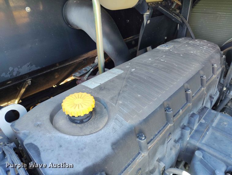 image for item ED0143 2005 New Holland CR960 combine