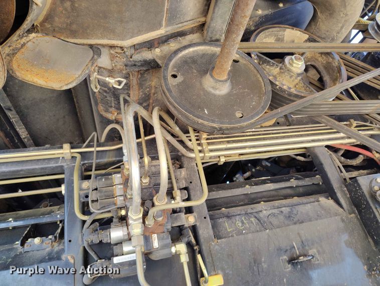 image for item ED0143 2005 New Holland CR960 combine