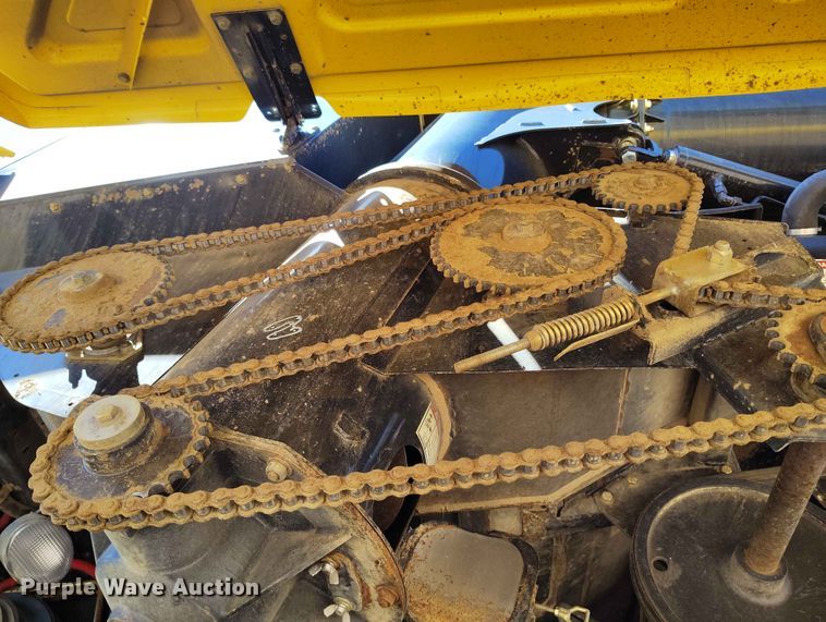 image for item ED0143 2005 New Holland CR960 combine
