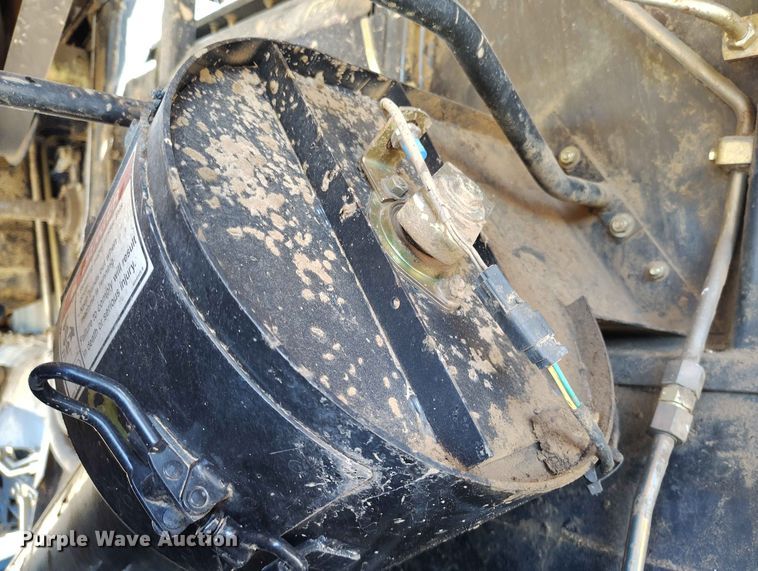image for item ED0143 2005 New Holland CR960 combine