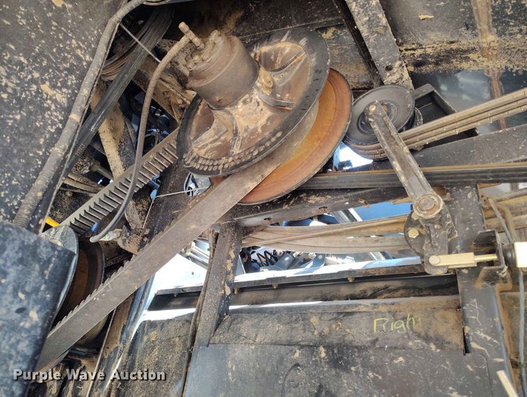 image for item ED0143 2005 New Holland CR960 combine
