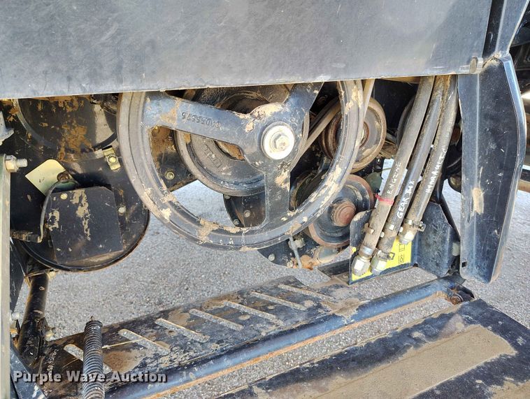 image for item ED0143 2005 New Holland CR960 combine