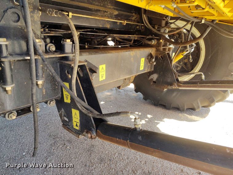 image for item ED0143 2005 New Holland CR960 combine
