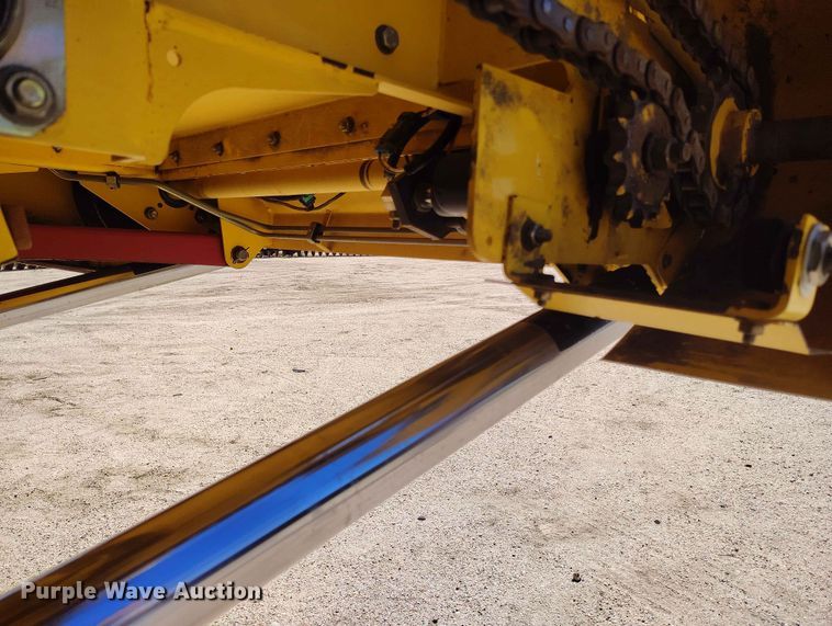 image for item ED0143 2005 New Holland CR960 combine