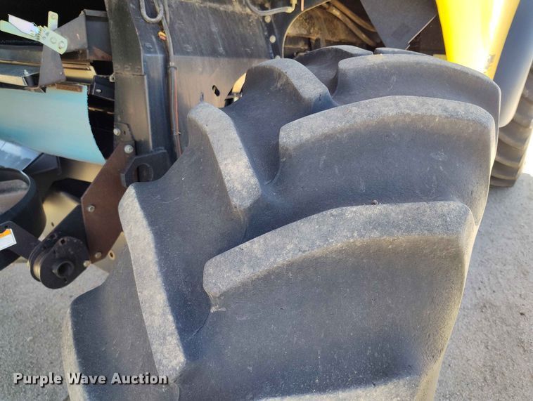 image for item ED0143 2005 New Holland CR960 combine