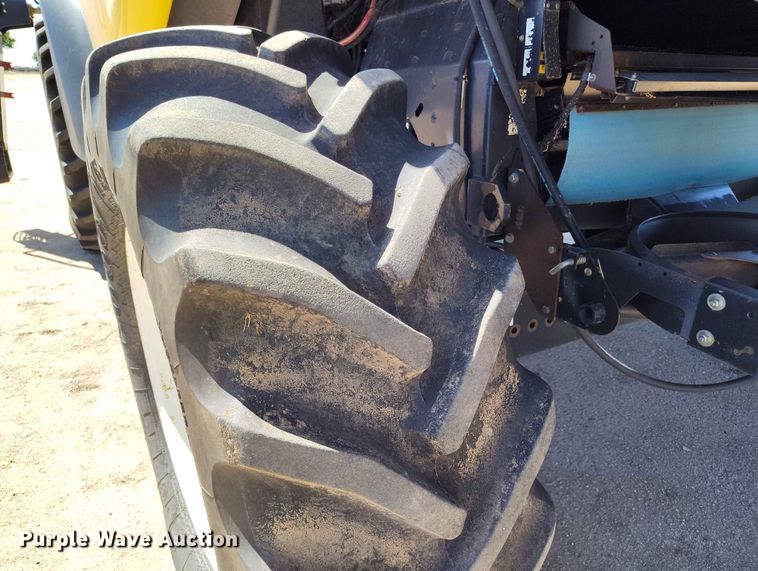 image for item ED0143 2005 New Holland CR960 combine