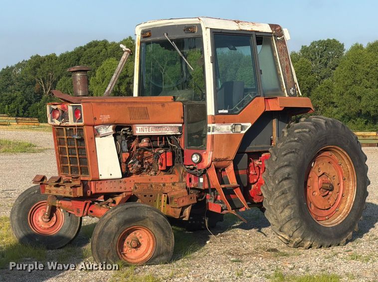 image for item EQ8001 International F-986 tractor