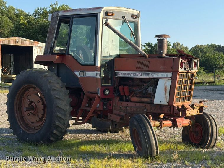 image for item EQ8001 International F-986 tractor
