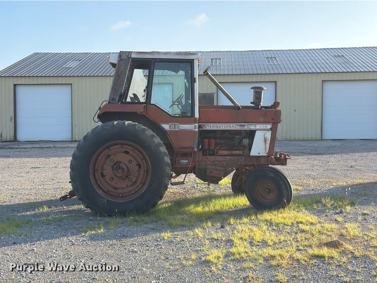 image for item EQ8001 International F-986 tractor
