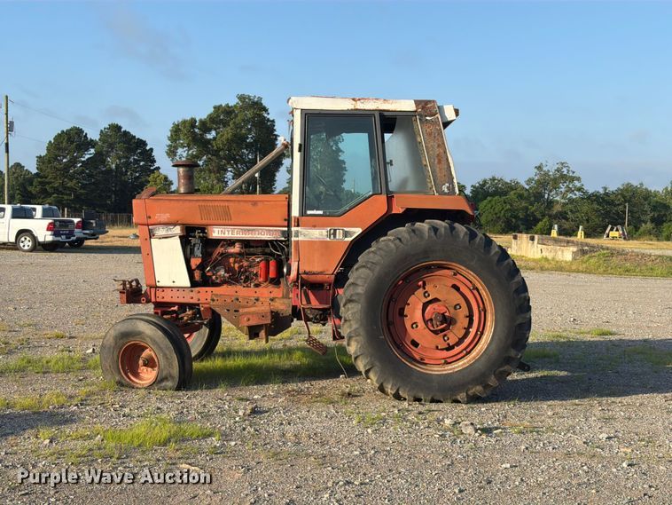 image for item EQ8001 International F-986 tractor