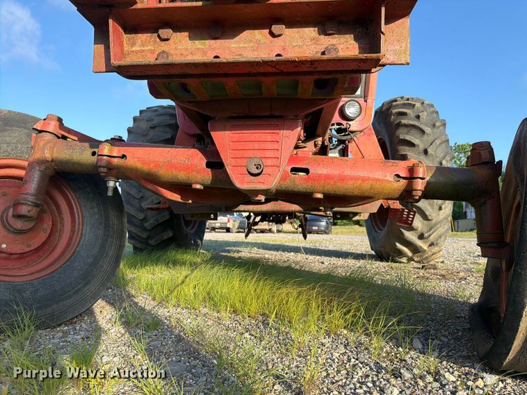 image for item EQ8001 International F-986 tractor