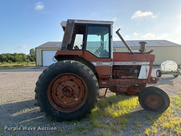 image for item EQ8001 International F-986 tractor