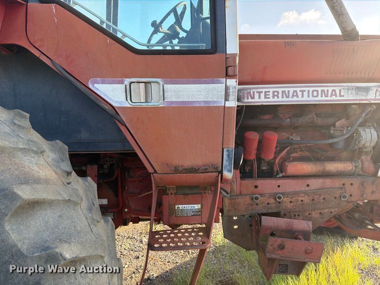 image for item EQ8001 International F-986 tractor