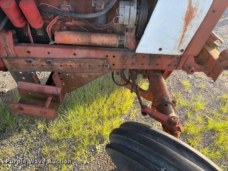 image for item EQ8001 International F-986 tractor