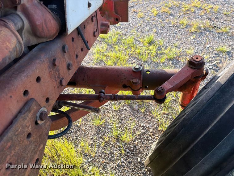 image for item EQ8001 International F-986 tractor