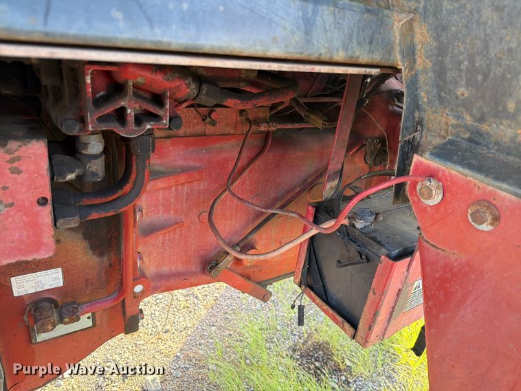 image for item EQ8001 International F-986 tractor
